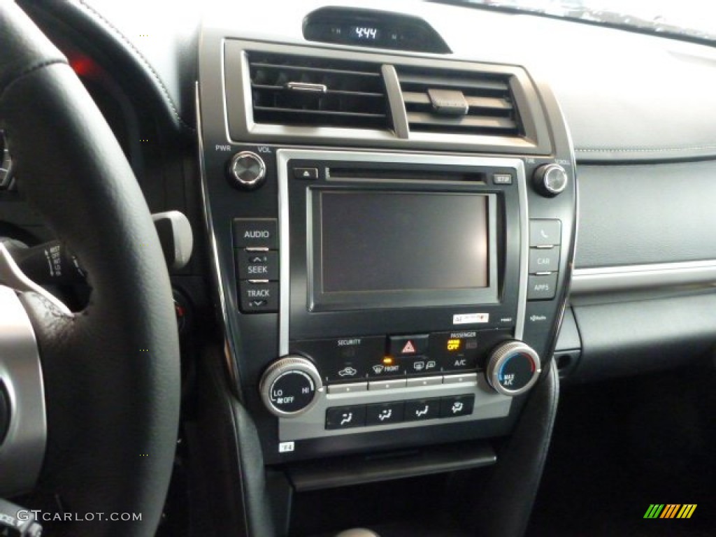 2013 Toyota Camry SE V6 Navigation Photos