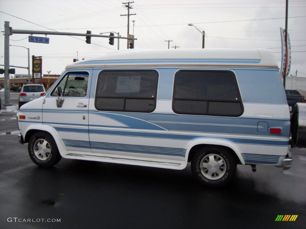 1995 Vandura G2500 Conversion Van - White / Maroon photo #10