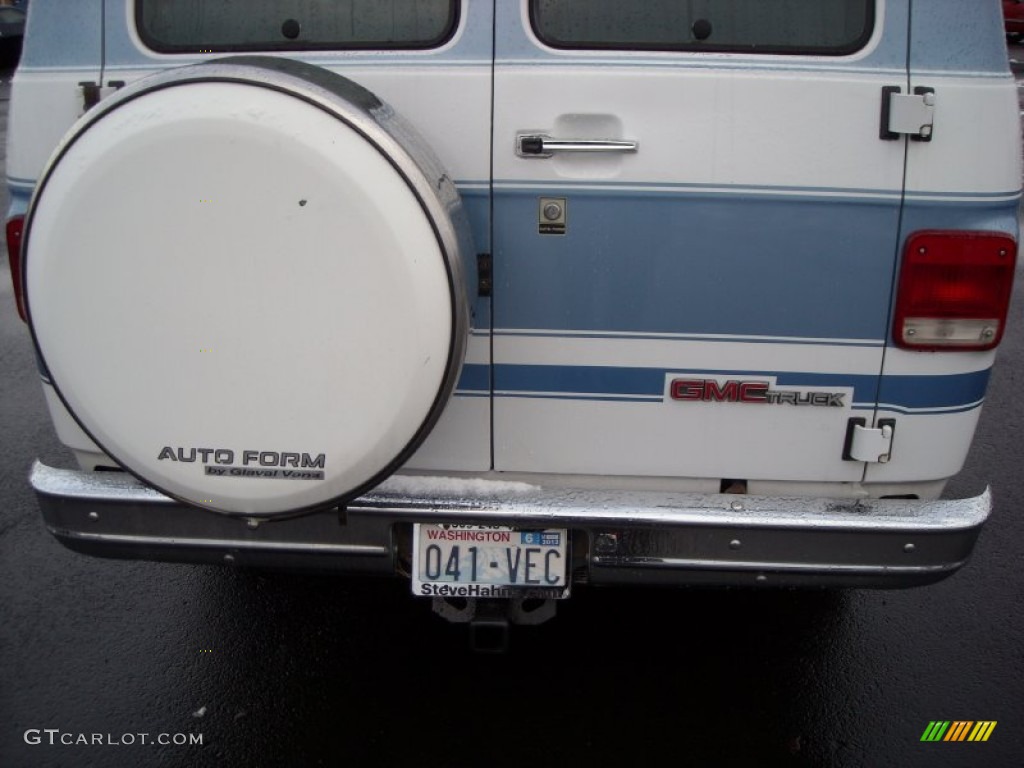 1995 Vandura G2500 Conversion Van - White / Maroon photo #22