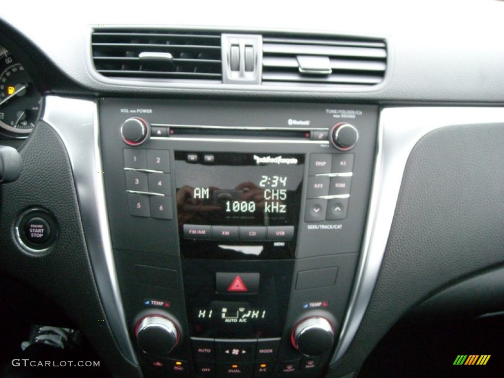 2012 Suzuki Kizashi Sport GTS AWD Controls Photos
