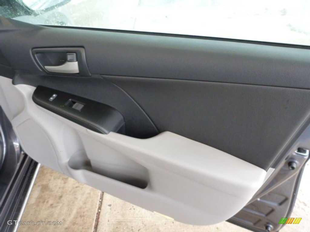 2013 Toyota Camry LE Ash Door Panel Photo #75310591