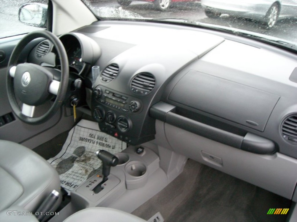 2004 Volkswagen New Beetle GLS 1.8T Convertible Dashboard Photos