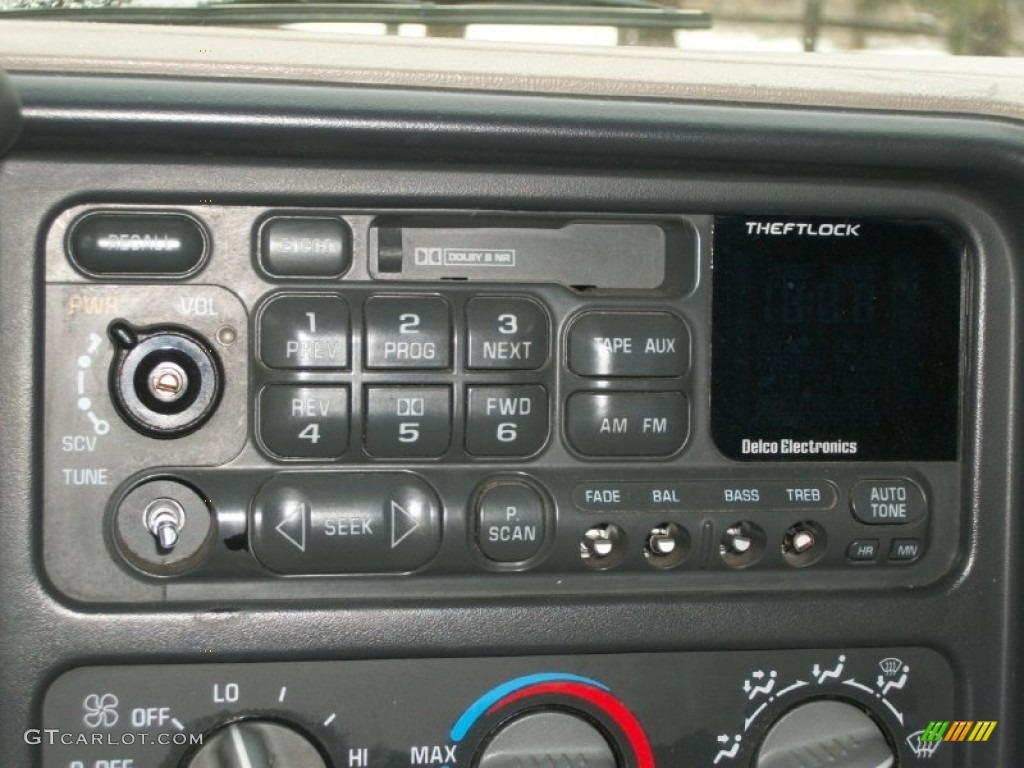 1999 Chevrolet Tahoe LS Audio System Photos