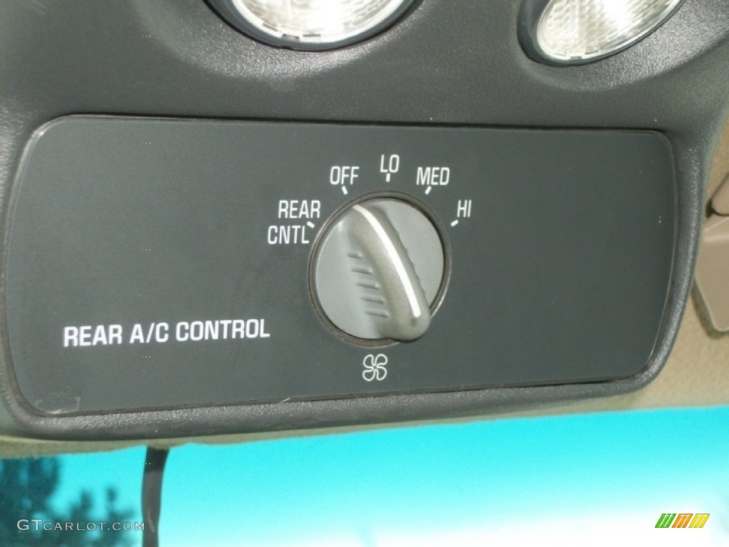 1999 Chevrolet Tahoe LS Controls Photos