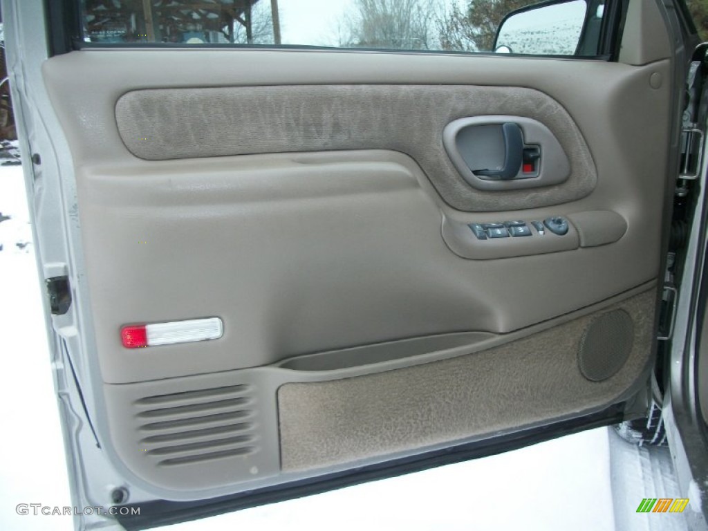 1999 Chevrolet Tahoe LS Door Panel Photos