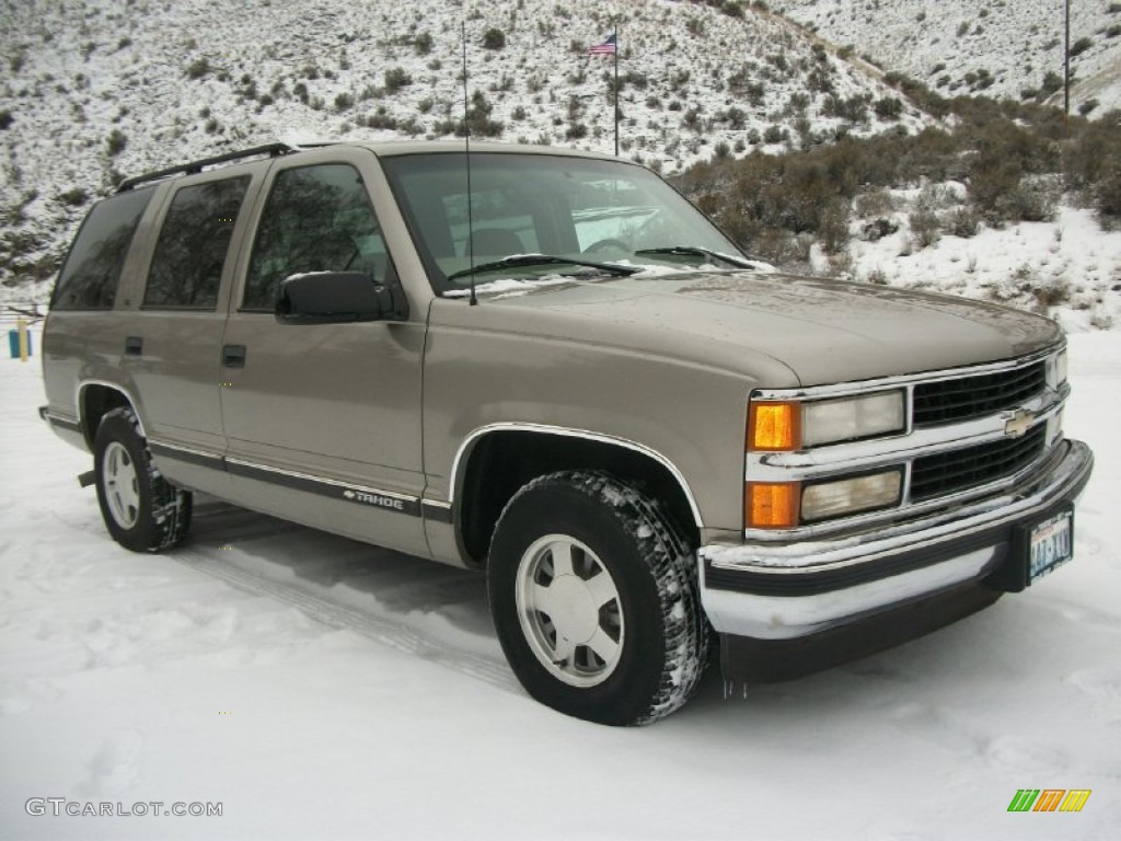 1999 Tahoe LS - Sunset Gold Metallic / Neutral photo #31