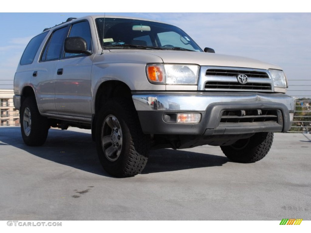 2000 4Runner  - Desert Dune Pearl / Oak photo #1