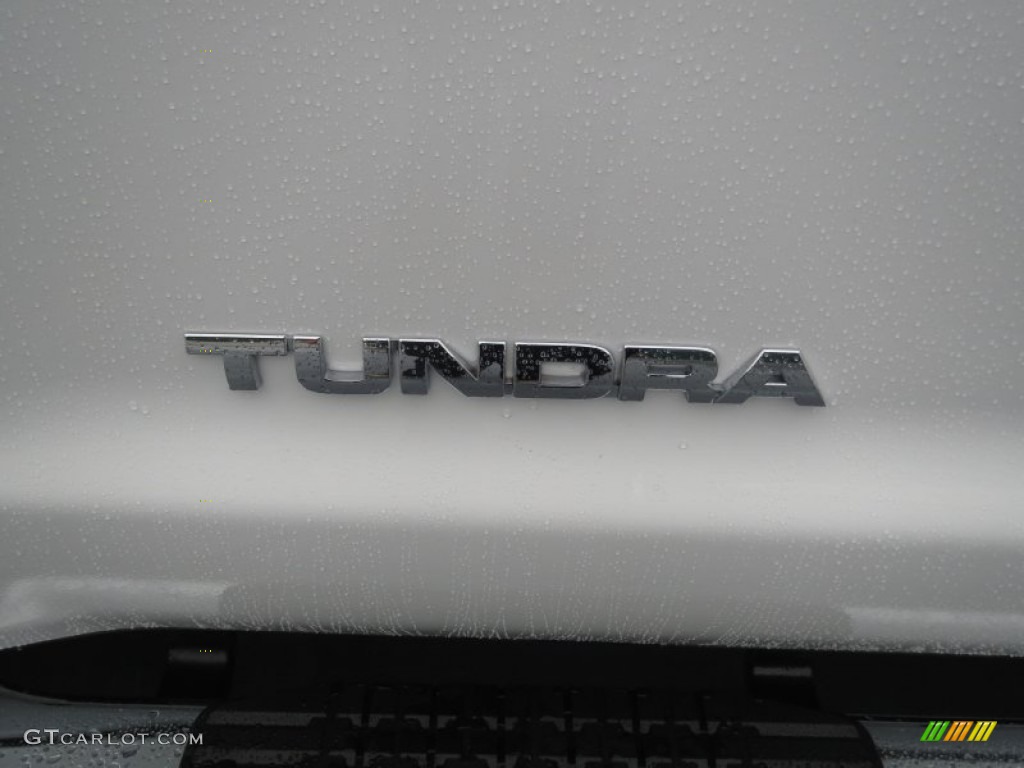2013 Tundra SR5 CrewMax - Super White / Graphite photo #14