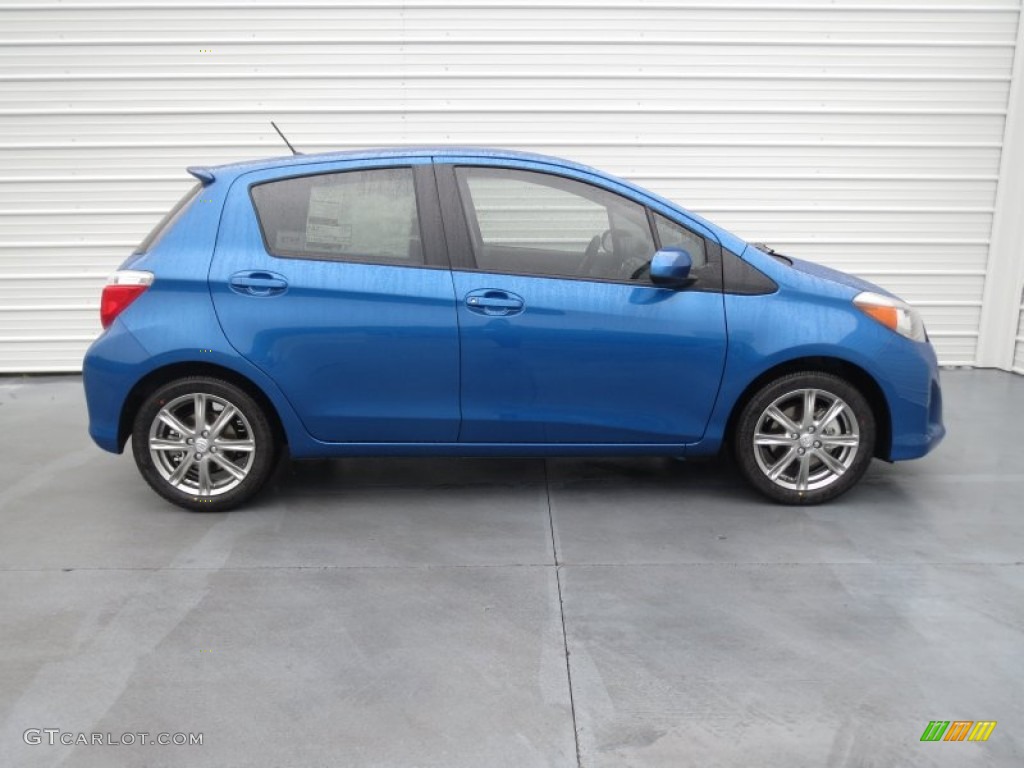 Blazing Blue Pearl 2013 Toyota Yaris SE 5 Door Exterior Photo #75329505