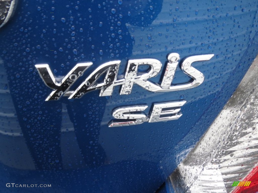 2013 Toyota Yaris SE 5 Door Marks and Logos Photos