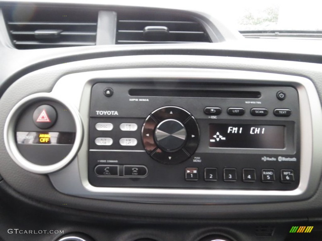 2013 Toyota Yaris SE 5 Door Audio System Photo #75329901