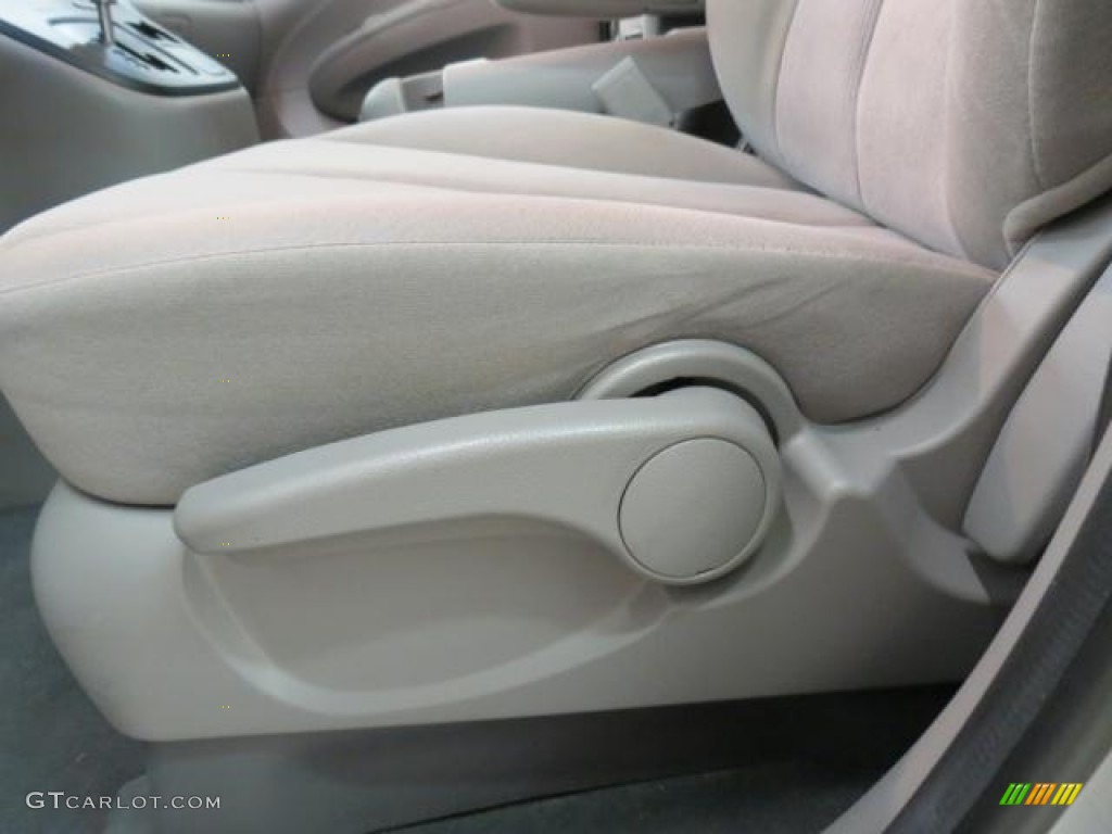 2009 Sedona LX - Clear Silver / Gray photo #8