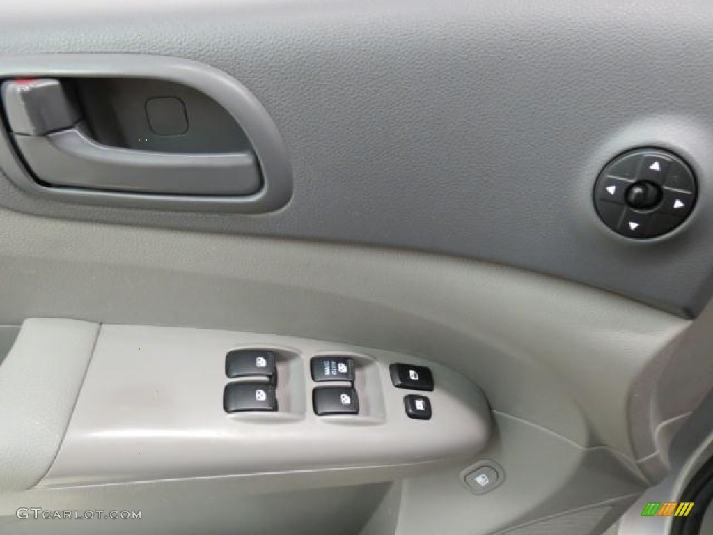 2009 Sedona LX - Clear Silver / Gray photo #10