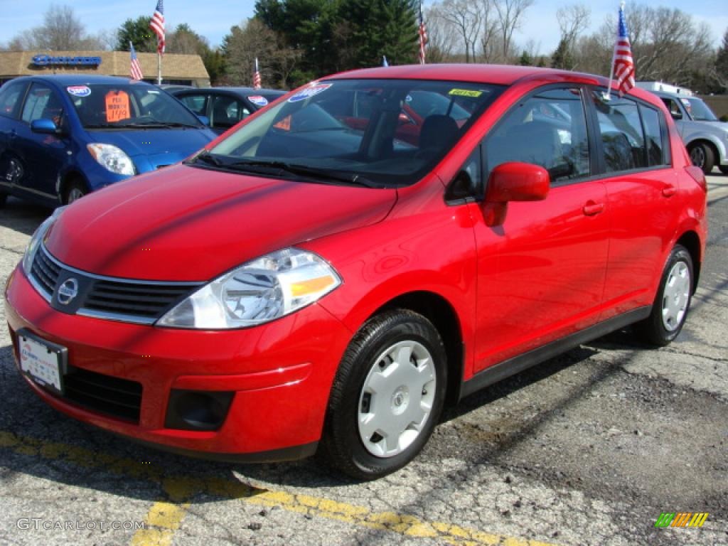 2008 Versa 1.8 S Hatchback - Red Alert / Charcoal photo #1