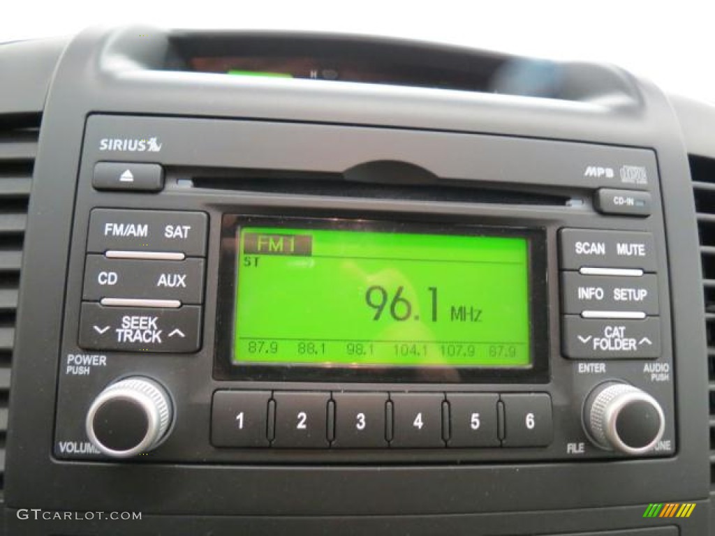 2009 Sedona LX - Clear Silver / Gray photo #13