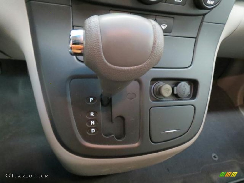 2009 Sedona LX - Clear Silver / Gray photo #15