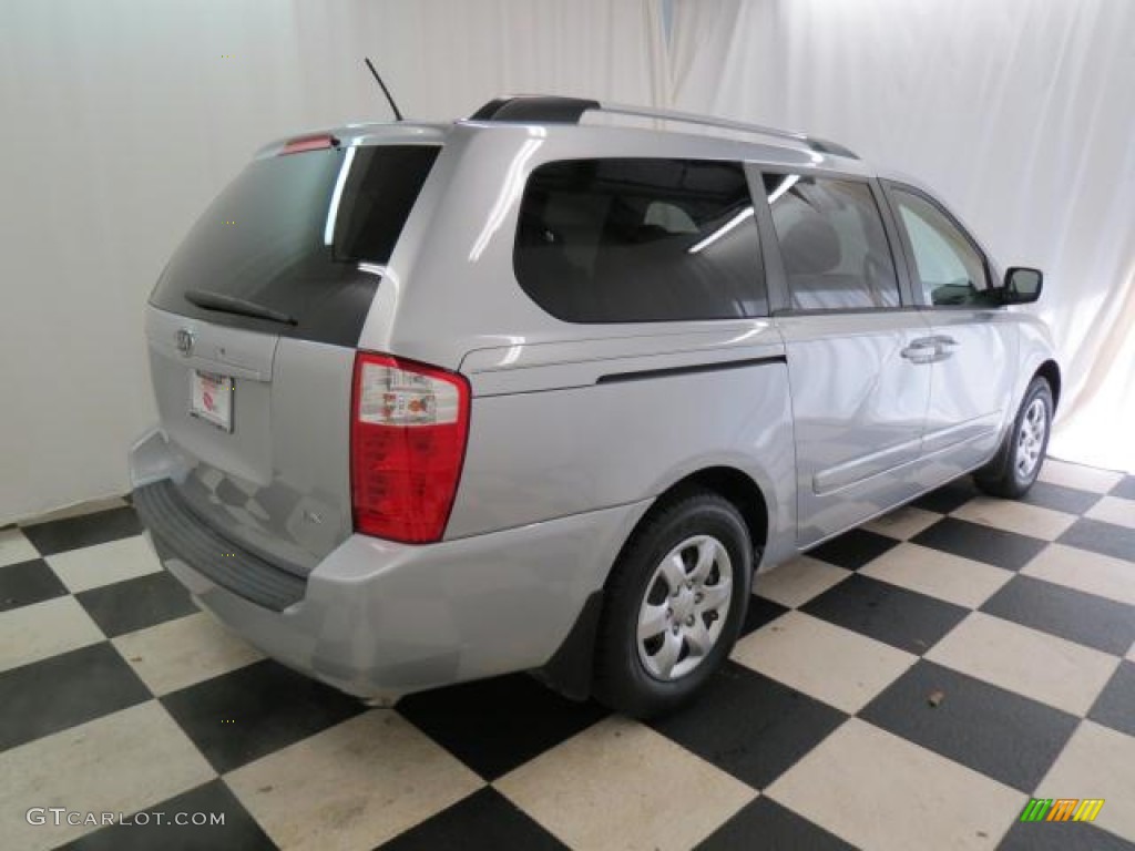 2009 Sedona LX - Clear Silver / Gray photo #27