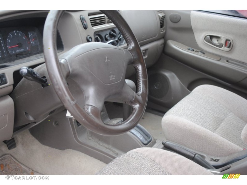 1999 Montero Sport XLS - Alpine White / Tan photo #13