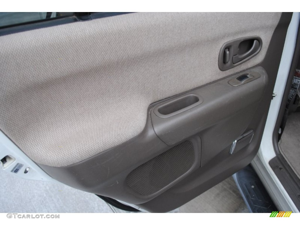 1999 Montero Sport XLS - Alpine White / Tan photo #17