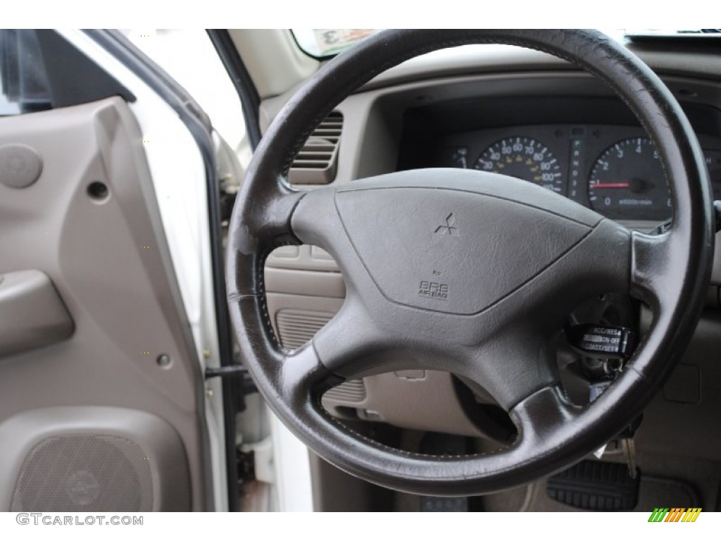 1999 Montero Sport XLS - Alpine White / Tan photo #20