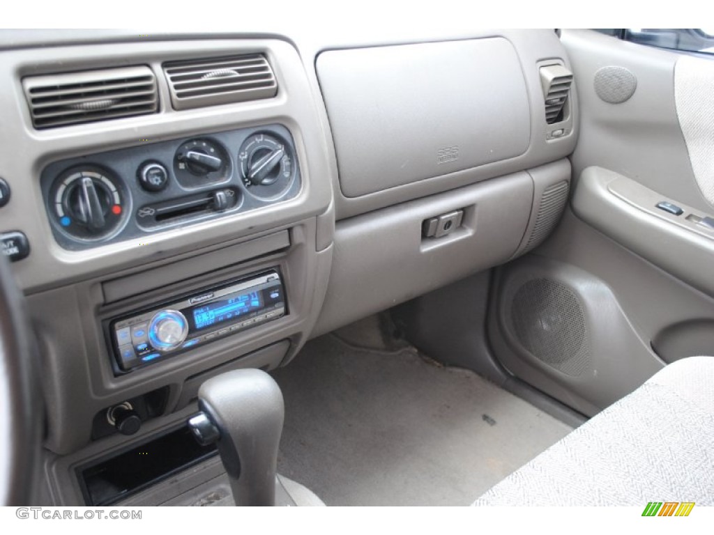 1999 Montero Sport XLS - Alpine White / Tan photo #21