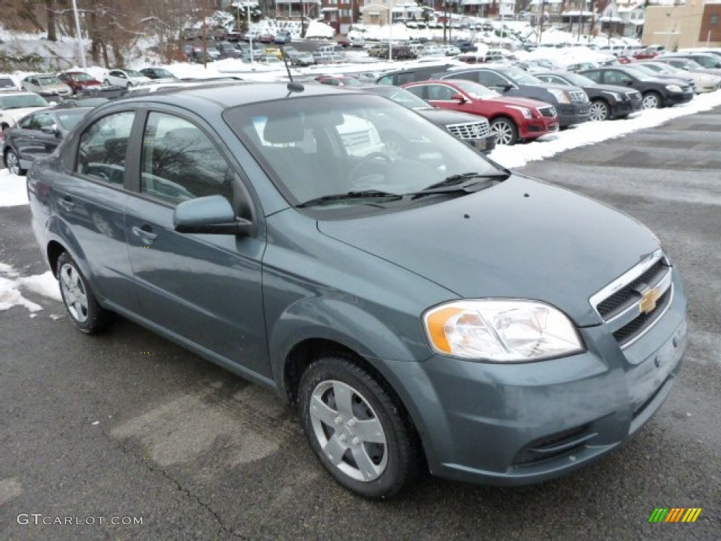 2010 Aveo LT Sedan - Wintergreen / Charcoal photo #3