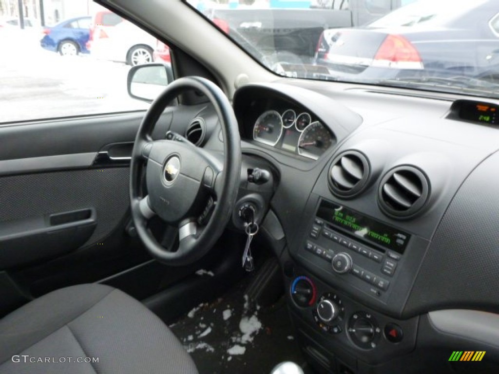 2010 Aveo LT Sedan - Wintergreen / Charcoal photo #7