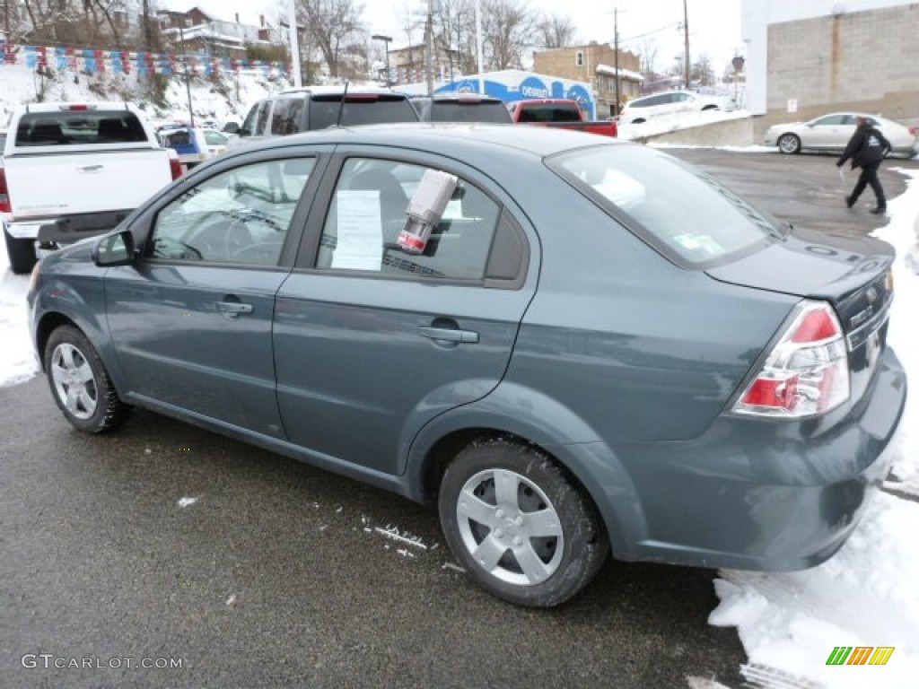 2010 Aveo LT Sedan - Wintergreen / Charcoal photo #10