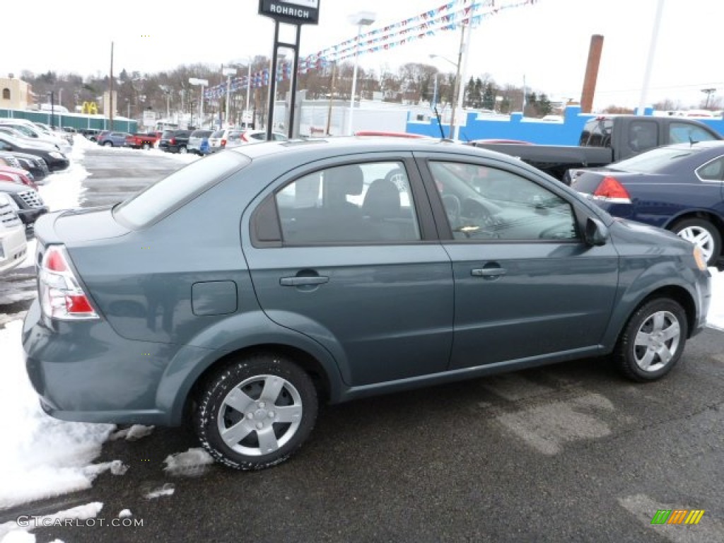 2010 Aveo LT Sedan - Wintergreen / Charcoal photo #12