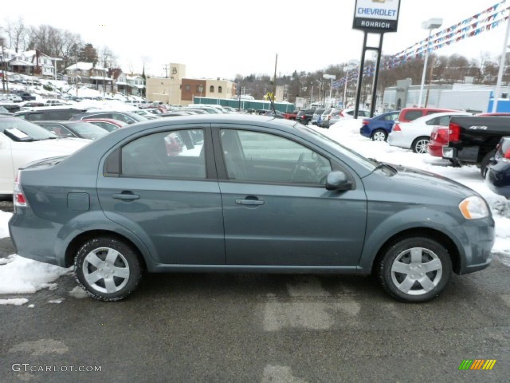 2010 Aveo LT Sedan - Wintergreen / Charcoal photo #13