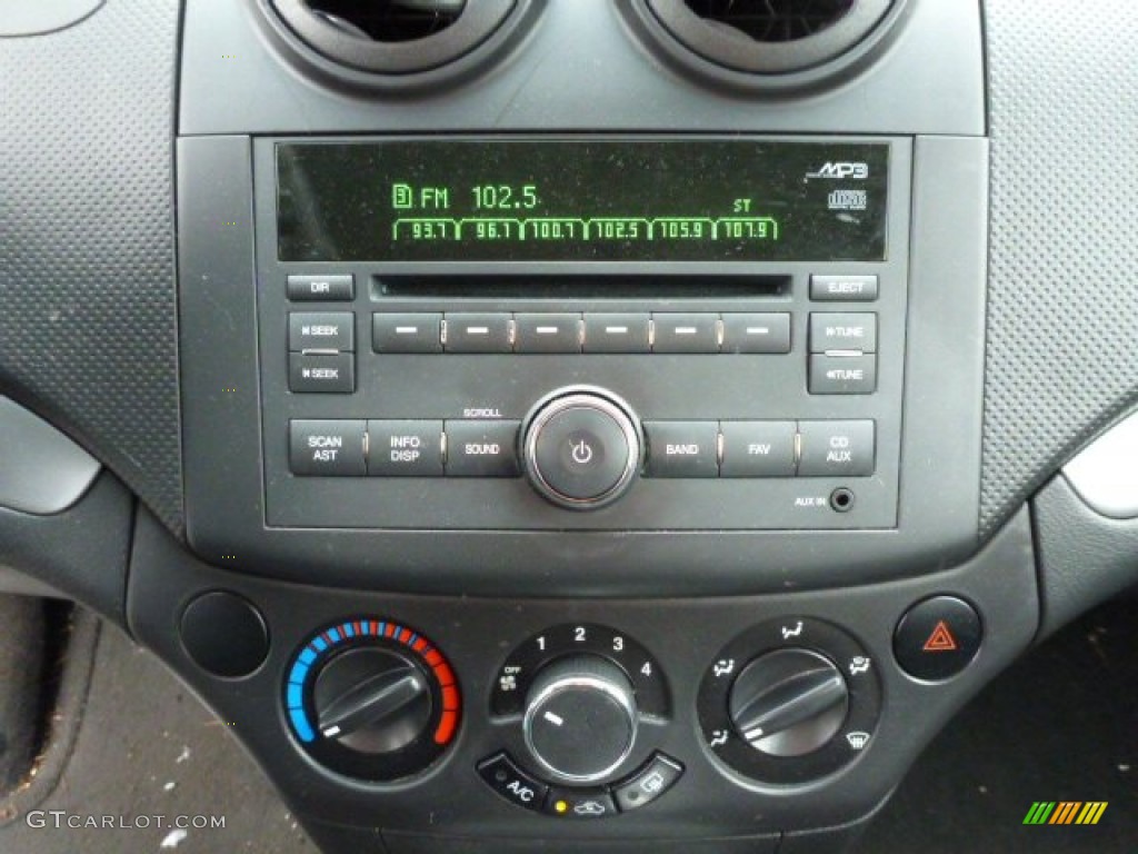 2010 Aveo LT Sedan - Wintergreen / Charcoal photo #19