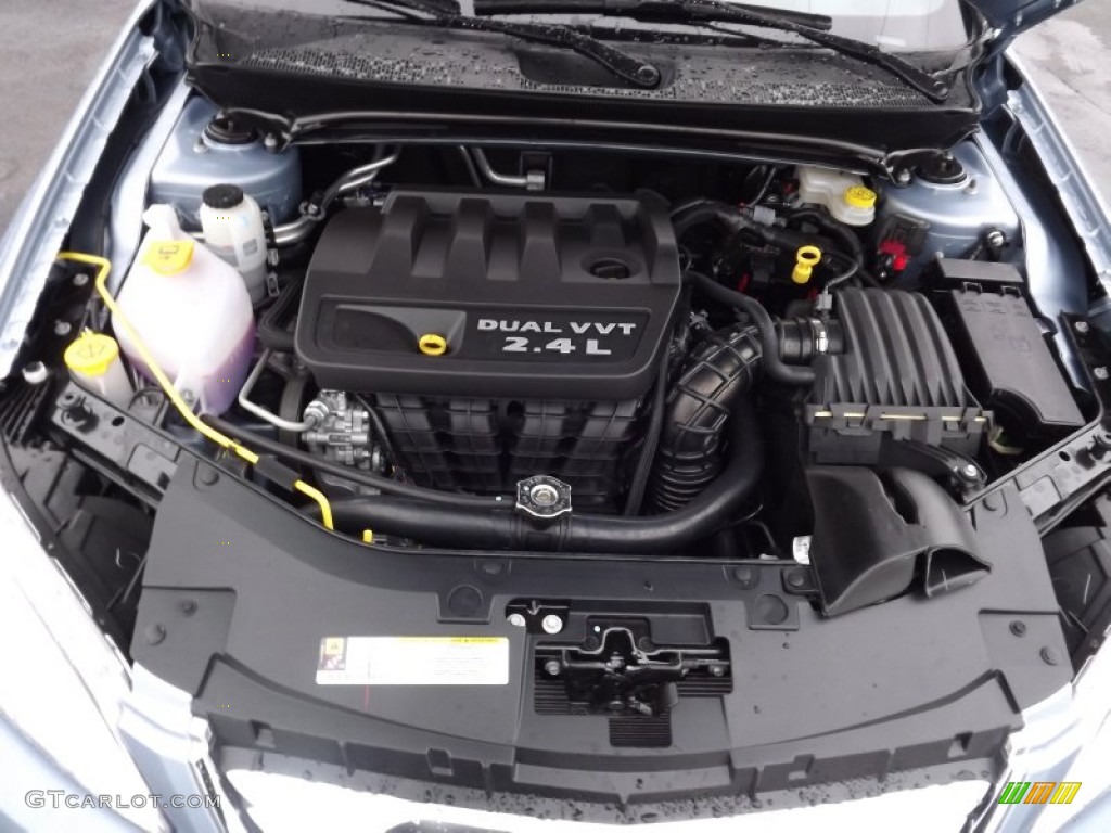 2013 Chrysler 200 LX Sedan 2.4 Liter DOHC 16Valve Dual