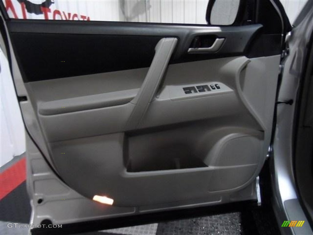 2012 Highlander V6 - Classic Silver Metallic / Ash photo #9