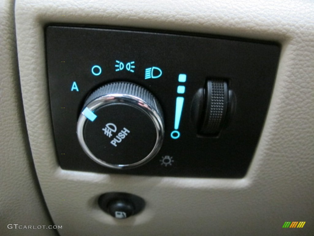 2012 Jeep Grand Cherokee Overland 4x4 Controls Photo #75351791