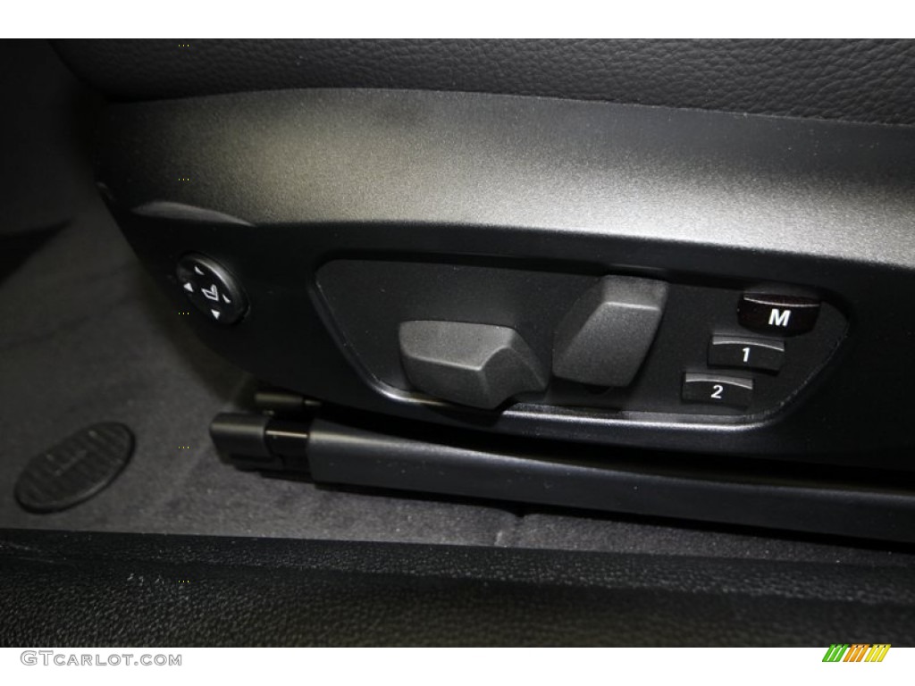 2013 BMW 1 Series 128i Convertible Controls Photo #75352788