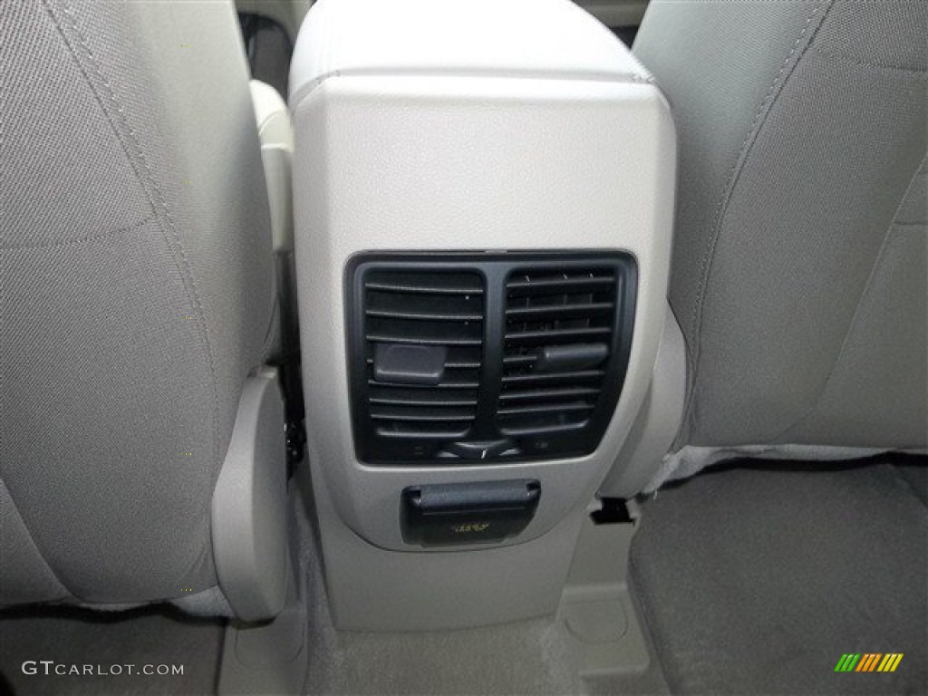 2013 Escape SE 1.6L EcoBoost - Frosted Glass Metallic / Medium Light Stone photo #111