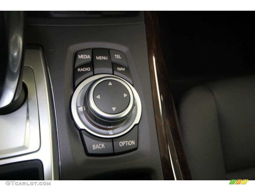 2013 BMW X5 xDrive 35d Controls Photo #75356197
