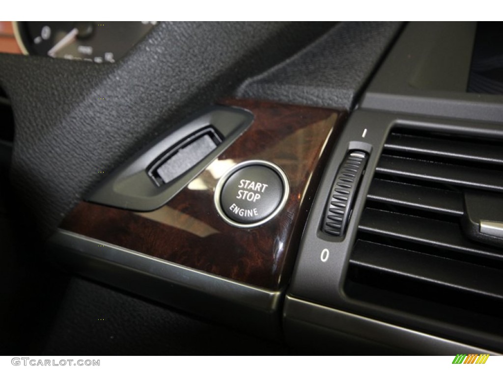 2013 BMW X5 xDrive 35d Controls Photo #75356314