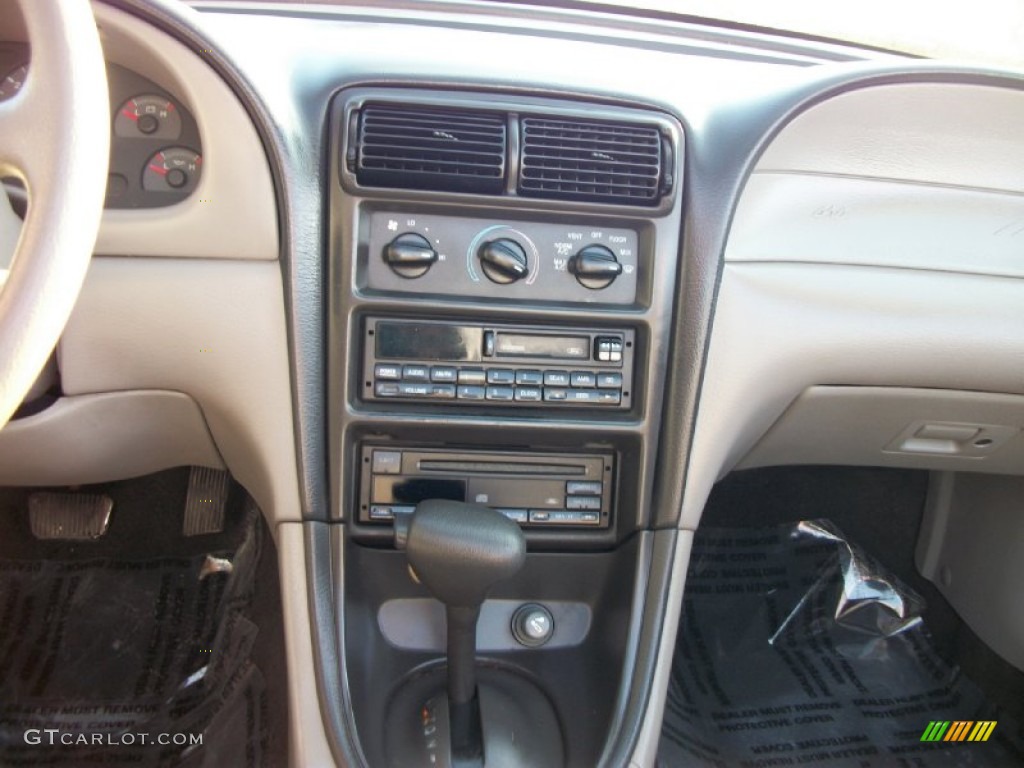 2000 Ford Mustang V6 Convertible Controls Photos