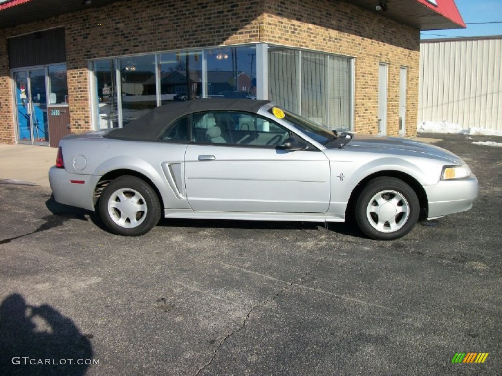 2000 Mustang V6 Convertible - Silver Metallic / Medium Graphite photo #9