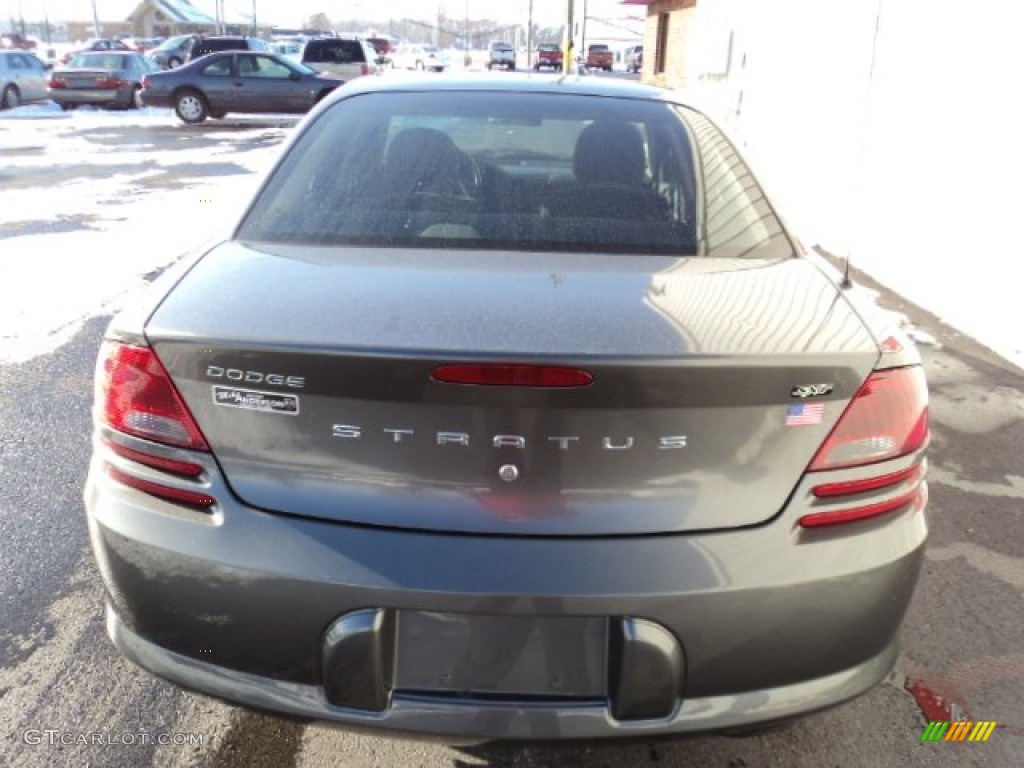 2005 Stratus SXT Sedan - Graphite Metallic / Dark Slate Gray photo #4