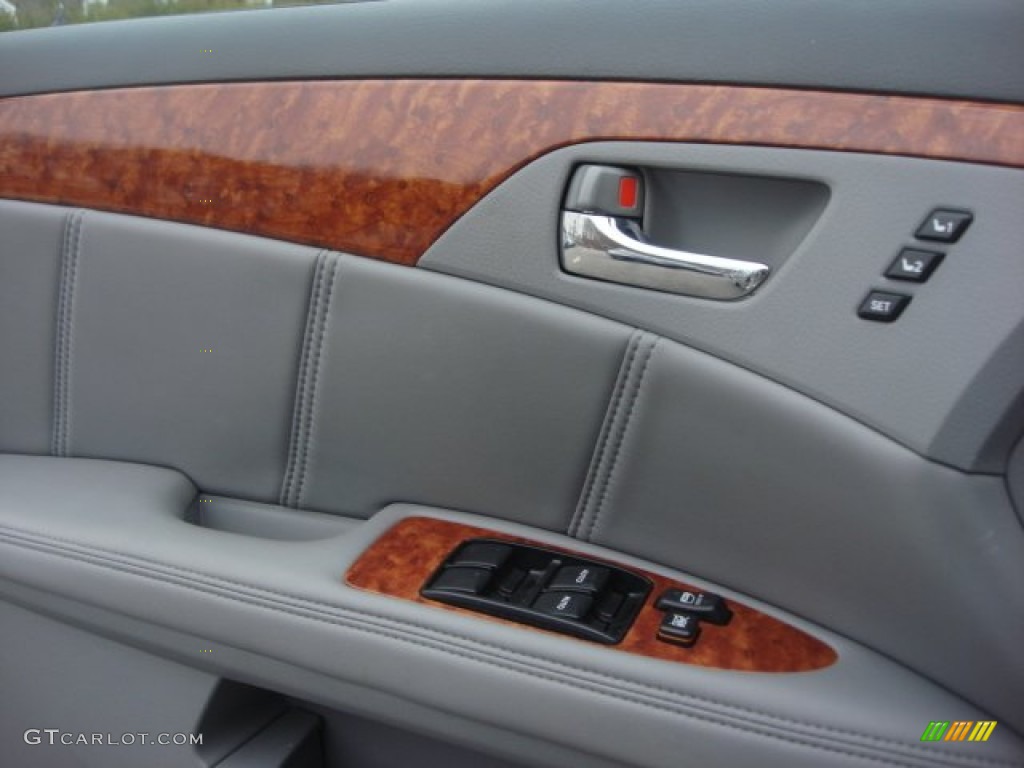 2005 Toyota Avalon Limited Light Gray Door Panel Photo #75365846