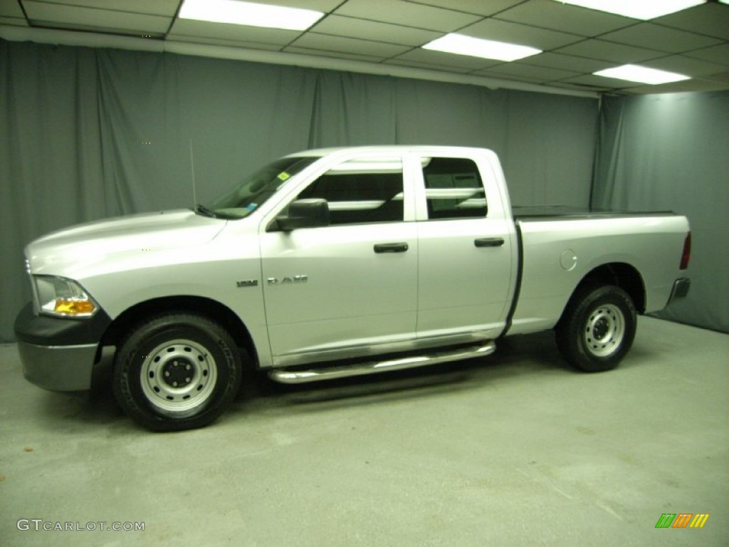 2010 Ram 1500 ST Quad Cab 4x4 - Bright Silver Metallic / Dark Slate/Medium Graystone photo #2