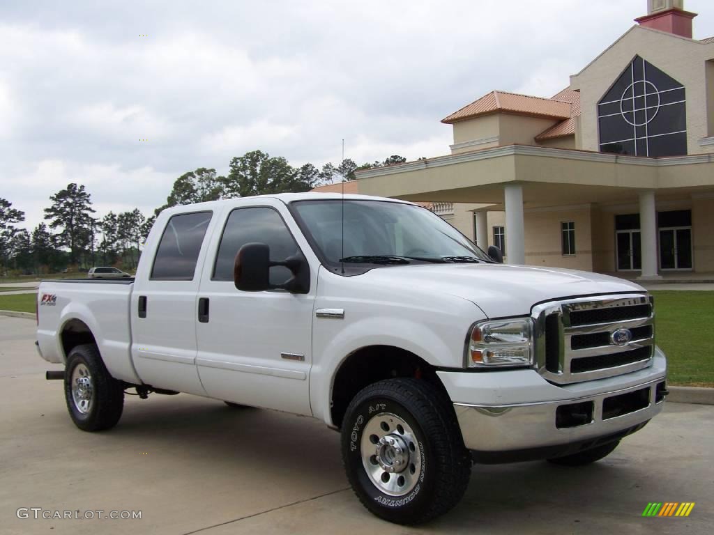 2005 F250 Super Duty XLT Crew Cab 4x4 - Oxford White / Dark Flint photo #1