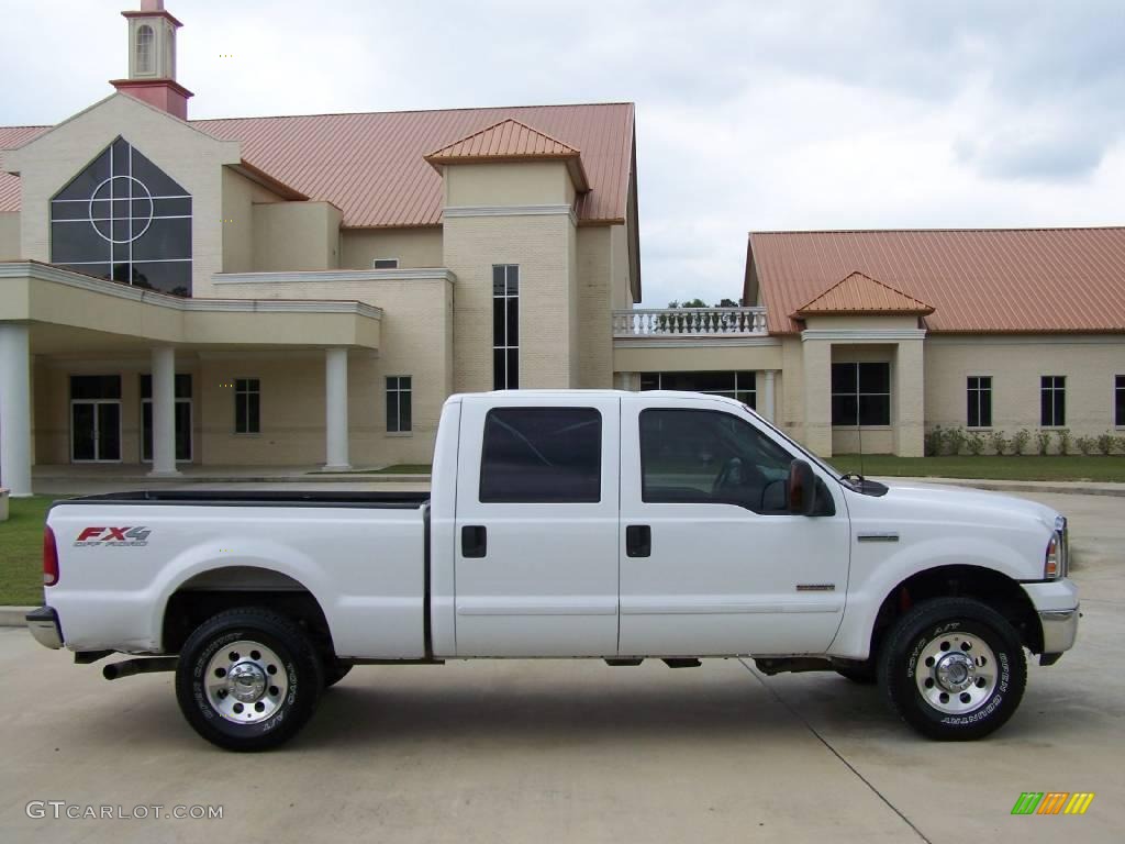 2005 F250 Super Duty XLT Crew Cab 4x4 - Oxford White / Dark Flint photo #2