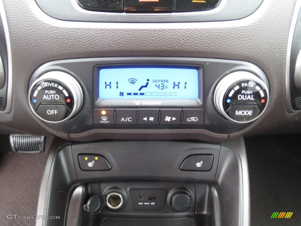 2011 Hyundai Tucson Limited Controls Photo #75371951