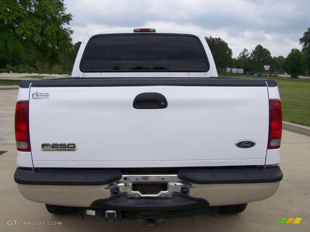 2005 F250 Super Duty XLT Crew Cab 4x4 - Oxford White / Dark Flint photo #4