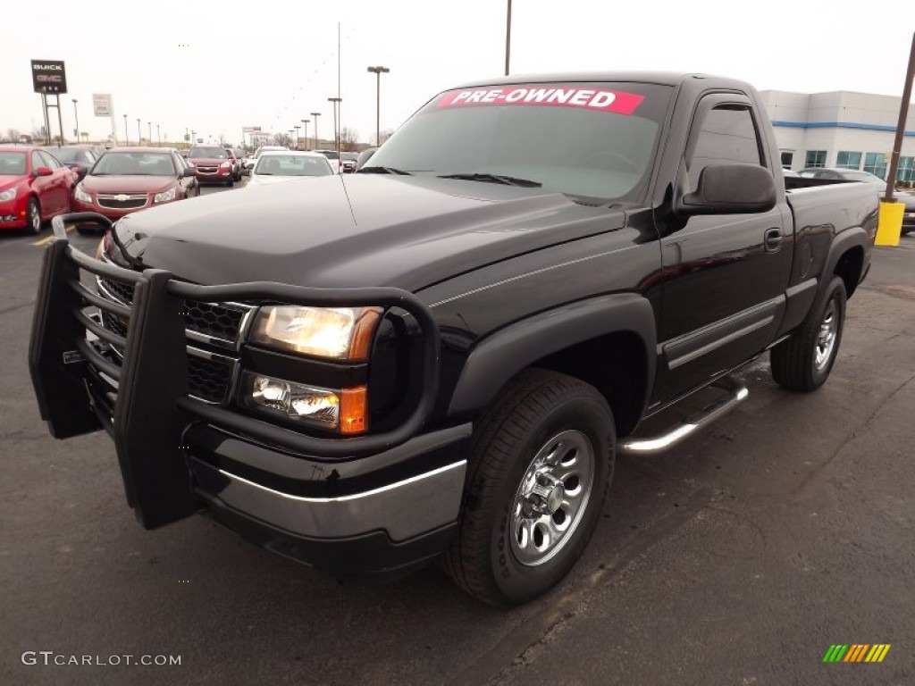 2006 Silverado 1500 Z71 Regular Cab 4x4 - Black / Dark Charcoal photo #1