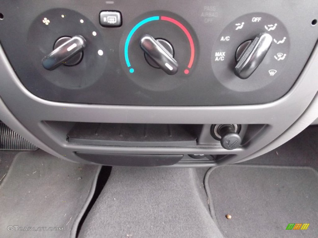 2005 Mercury Sable GS Sedan Controls Photos