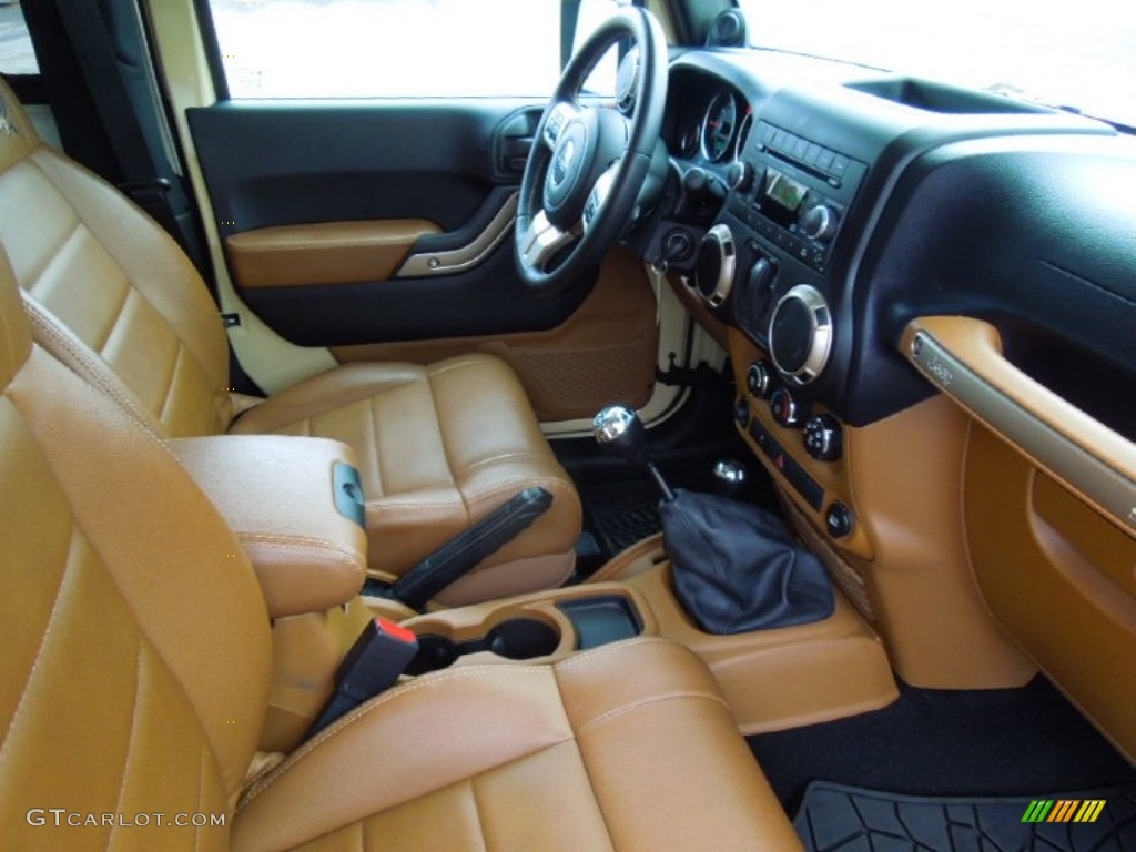 2011 Wrangler Mojave 4x4 - Sahara Tan / Black/Dark Saddle photo #21